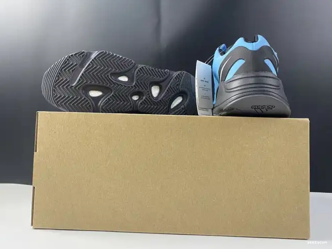 'Bright GZ3079 MNVN Cyan' Boost Yeezy 700 ADIDAS 0606